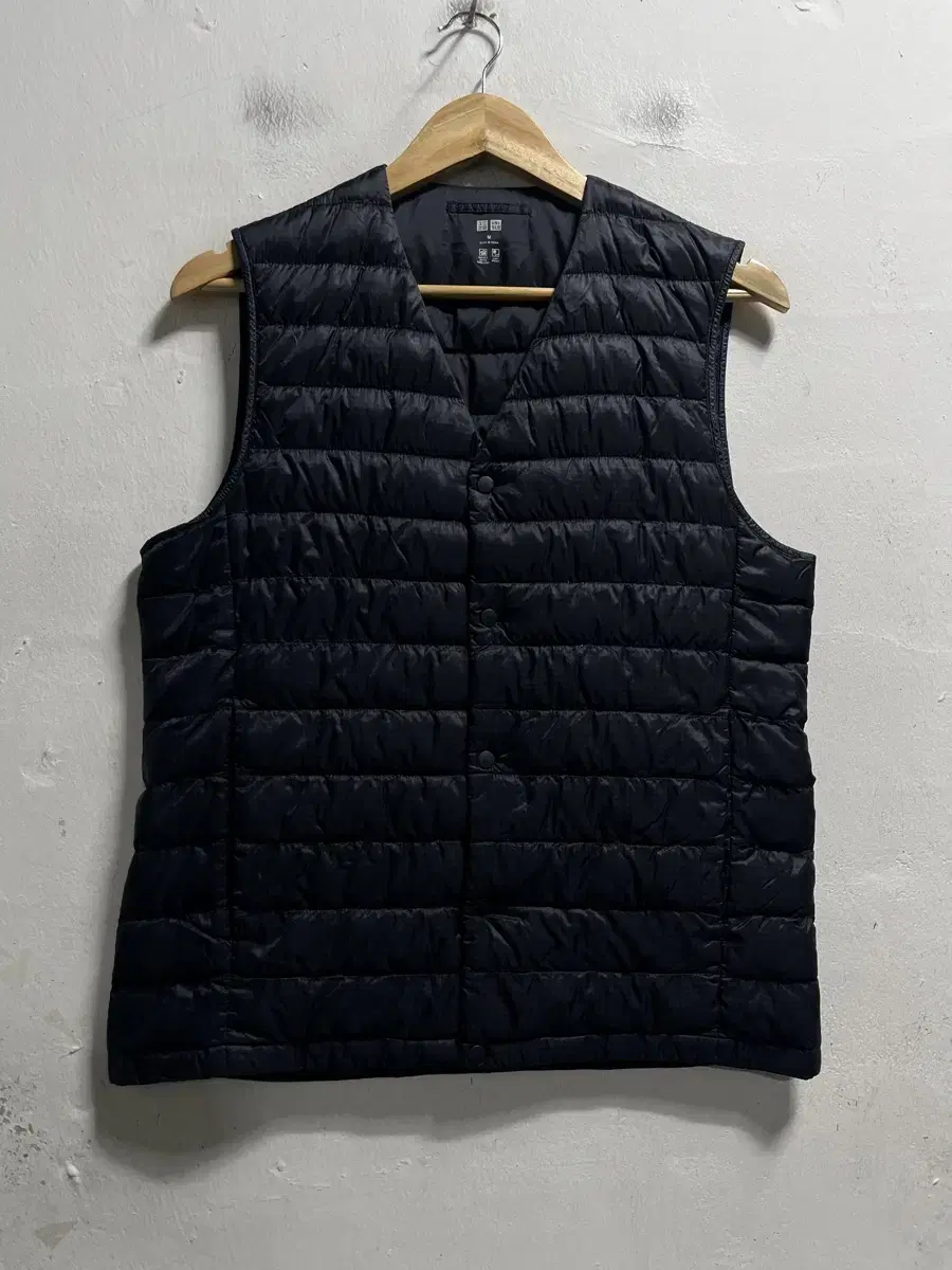 95 Uniqlo Goose Down Lightweight Puffer Vest Genuine