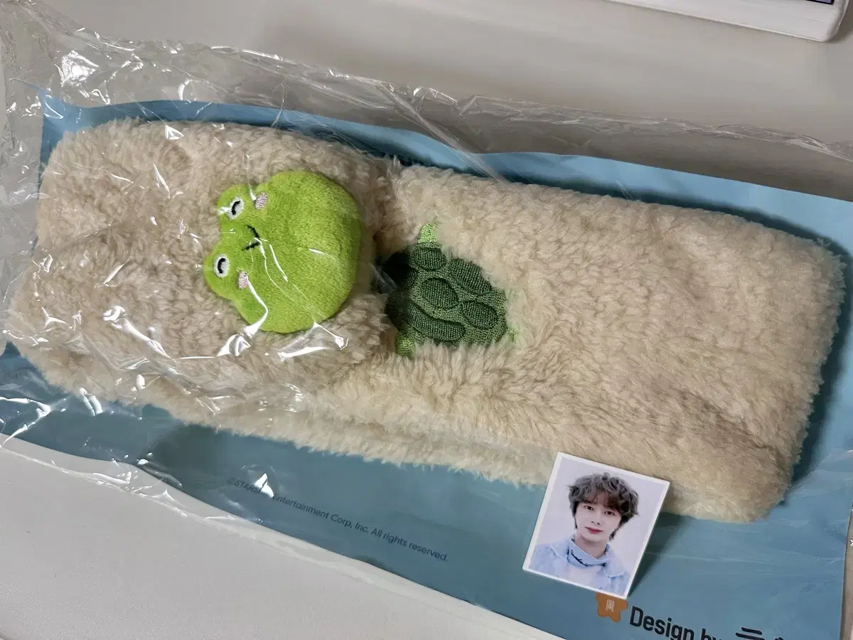 MONSTA X fan con md Sells Hyunwon Face Wash Band