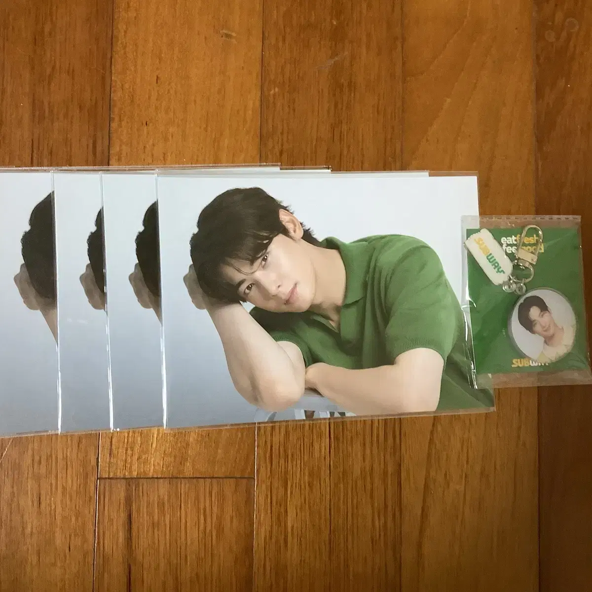 Cha Eunwoo Subway postcard keyring