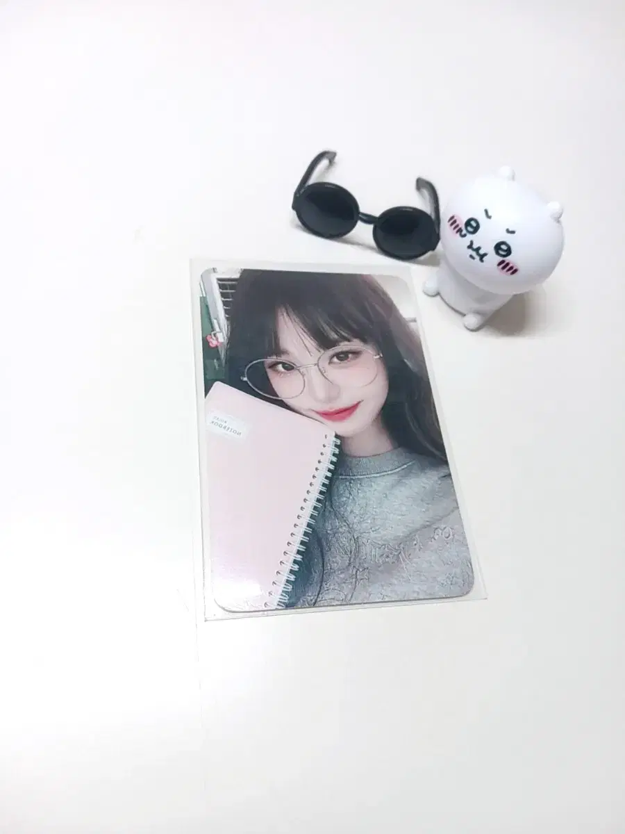 ive jang wonyoung main reading photocard