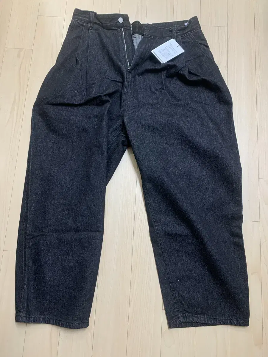 [M] U's Layered Two-Tuck Denim Pants Washed Black