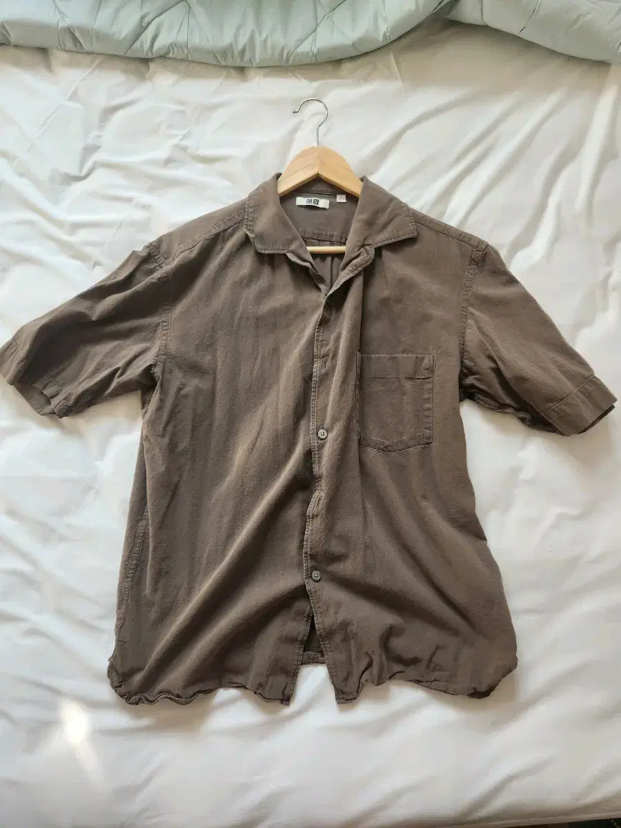 Uniqlo Short Sleeve Shirt