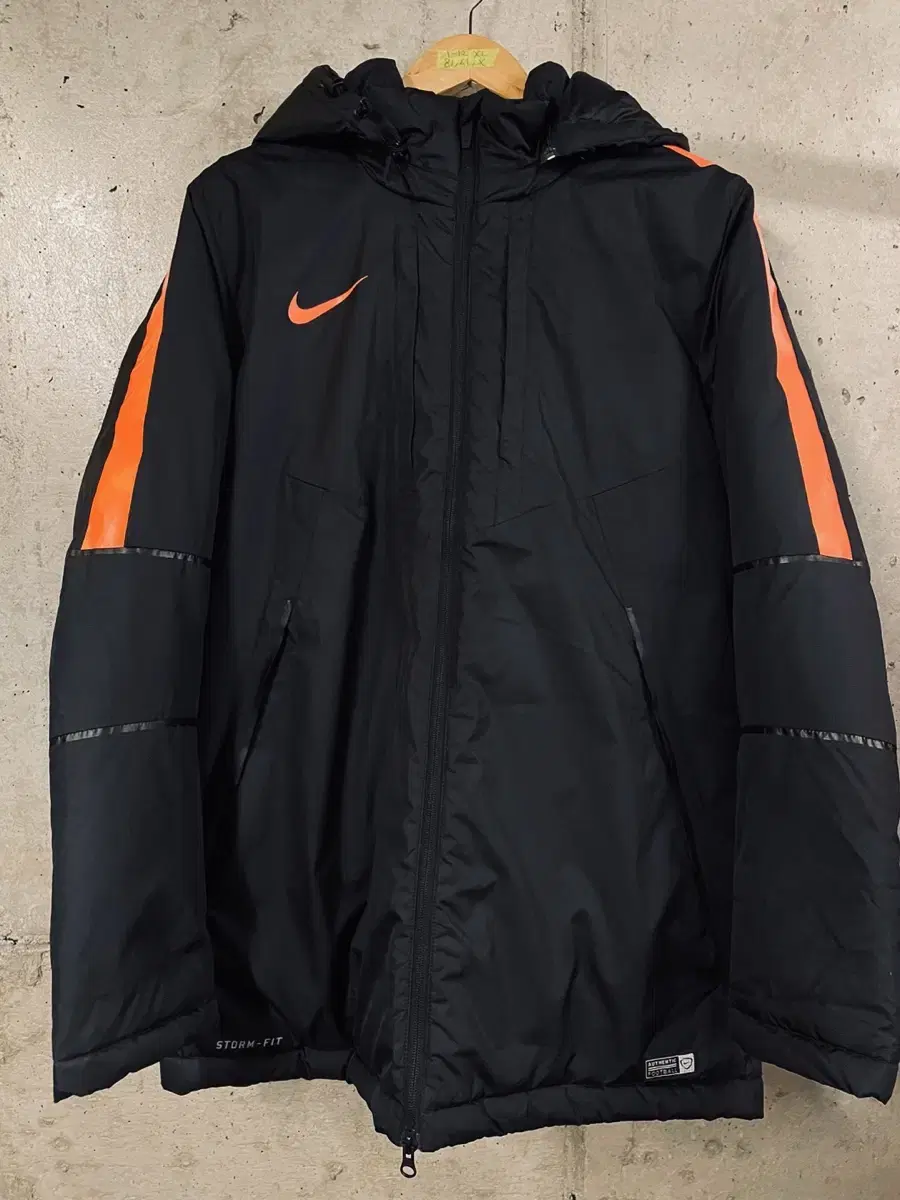 [Authentic/XL] Nike Swoosh Field Sideline Black Padding