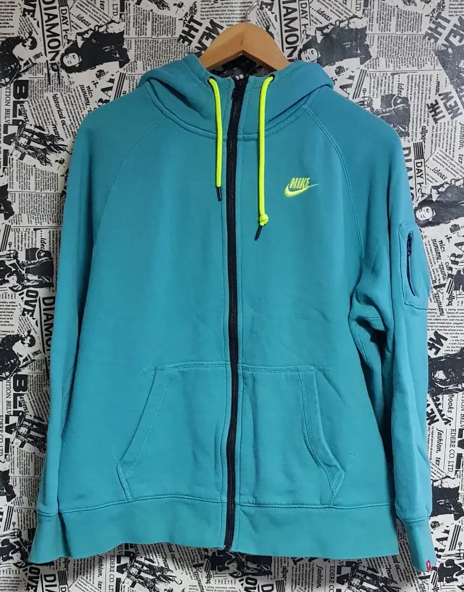 Nike HoodieLong sleevesZip-upsSize 110