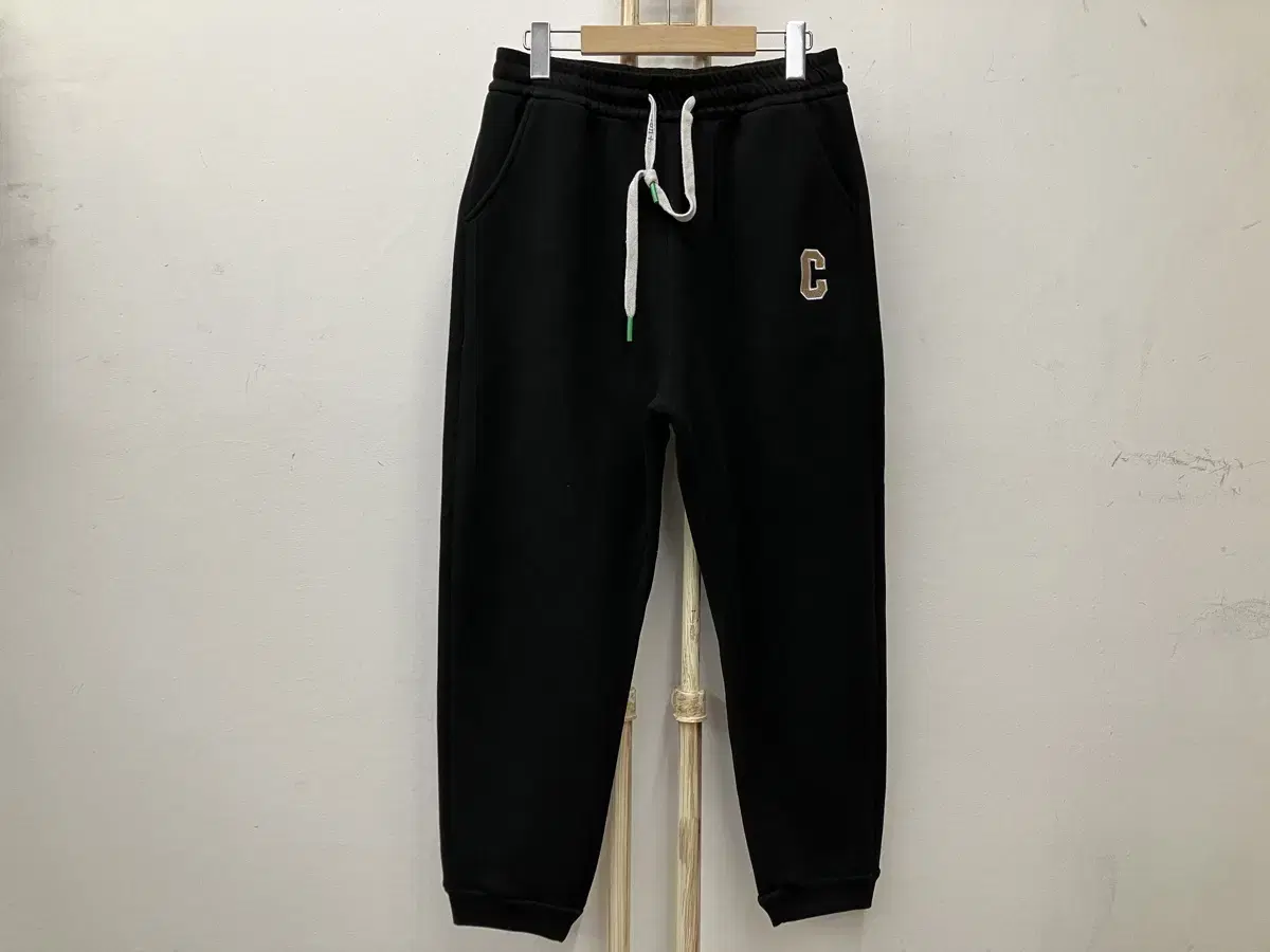 2 Chuu Training Pants XL