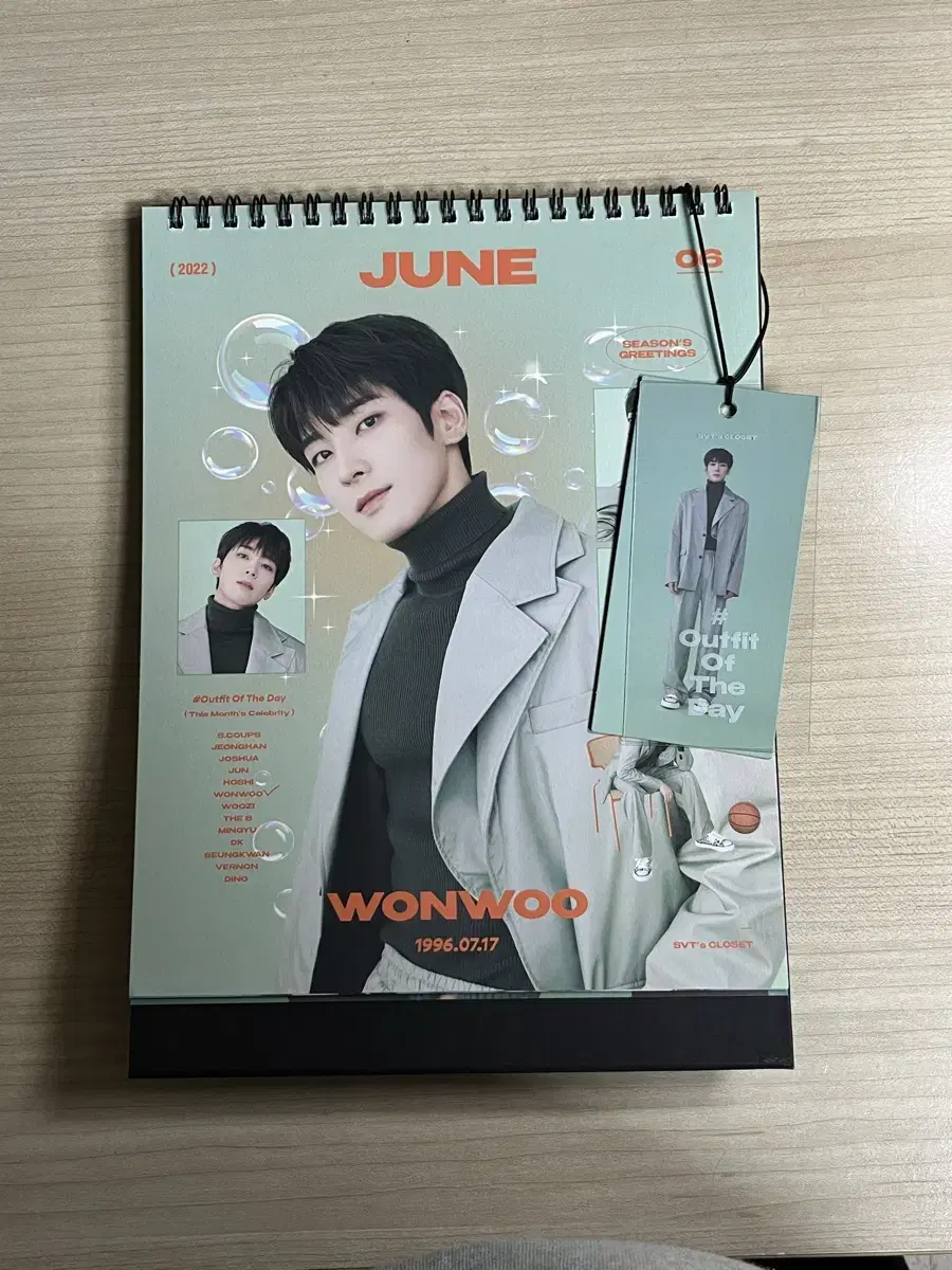 SEVENTEEN 2022 seasons greetings Calendar & Wonwoo Hangtag transfer