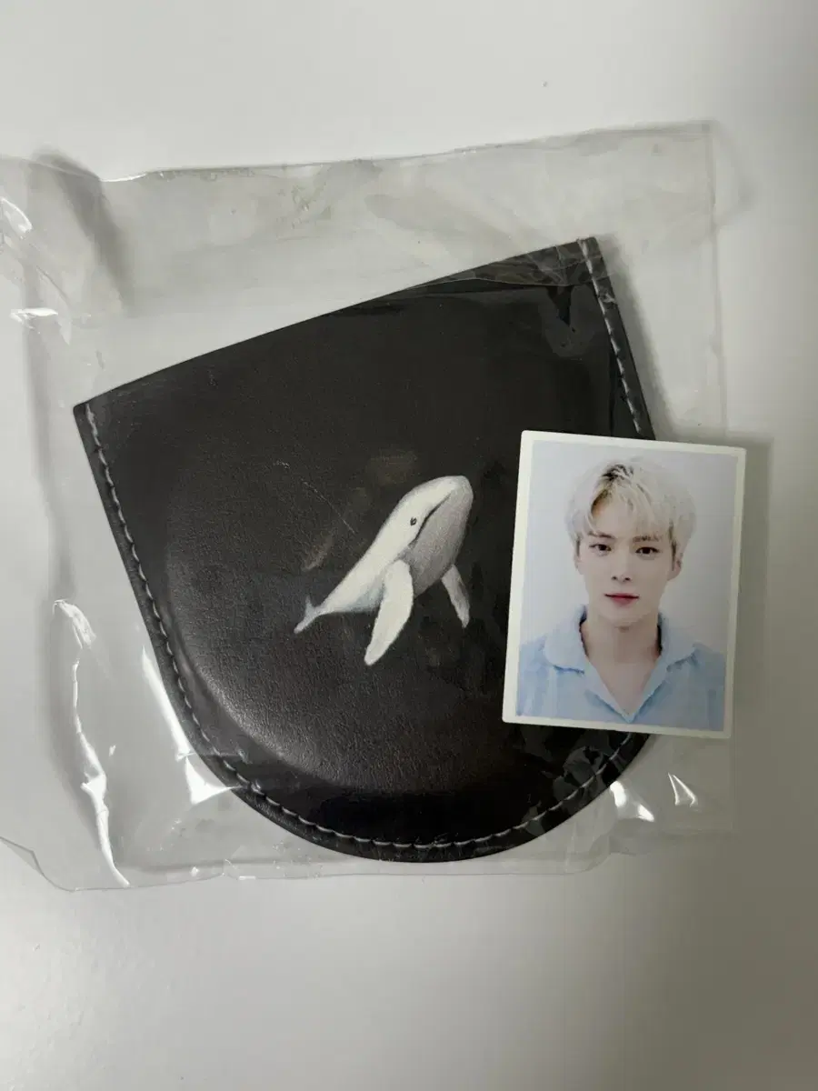 Monsta X minhyuk Fan Con MD Whale Hand Mirror