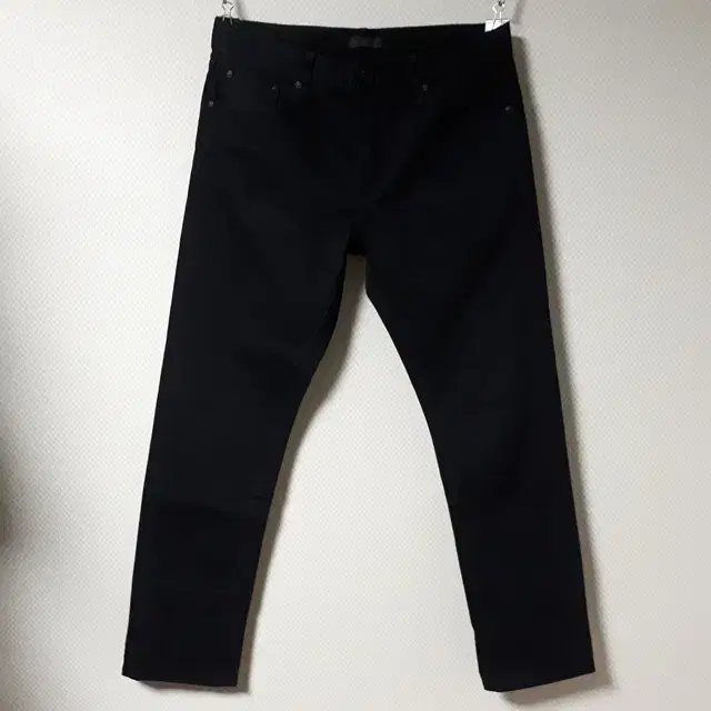 32/Uniqlo Black Selvedge Slim Fit Jeans/32-1393