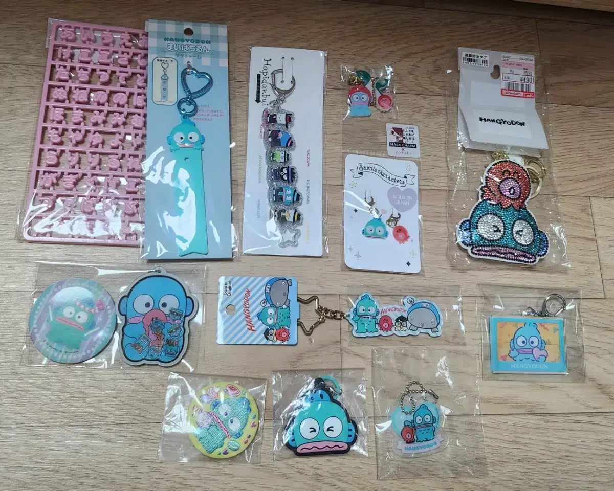 San Rio Japan Han Gyo-dong keyring, can badge, etc. 12 sets in total