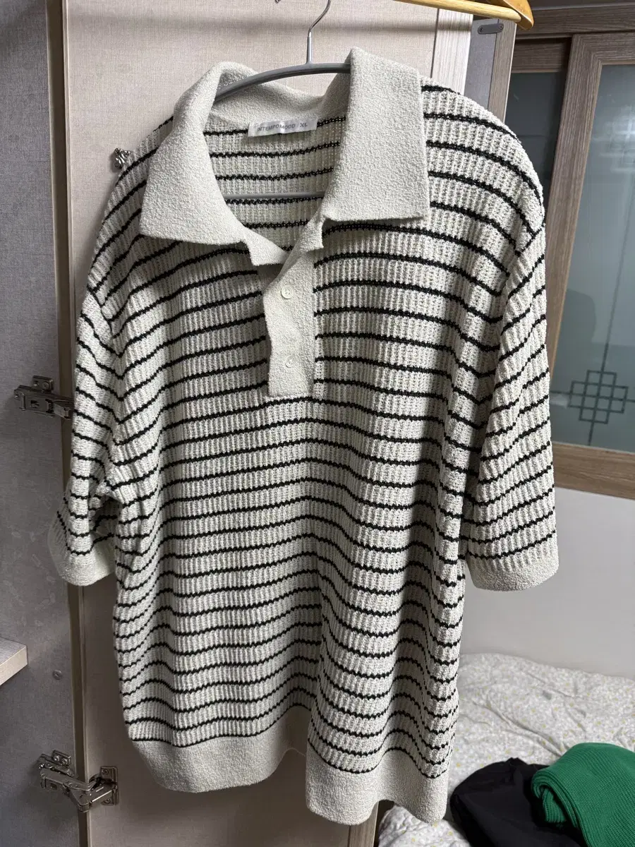 Honey Bee Stripe Collar Knitwear XL