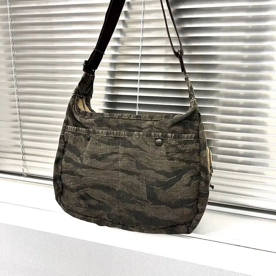 PORTER - GREEN EYE SHOULDER BAG 포터 숄더백