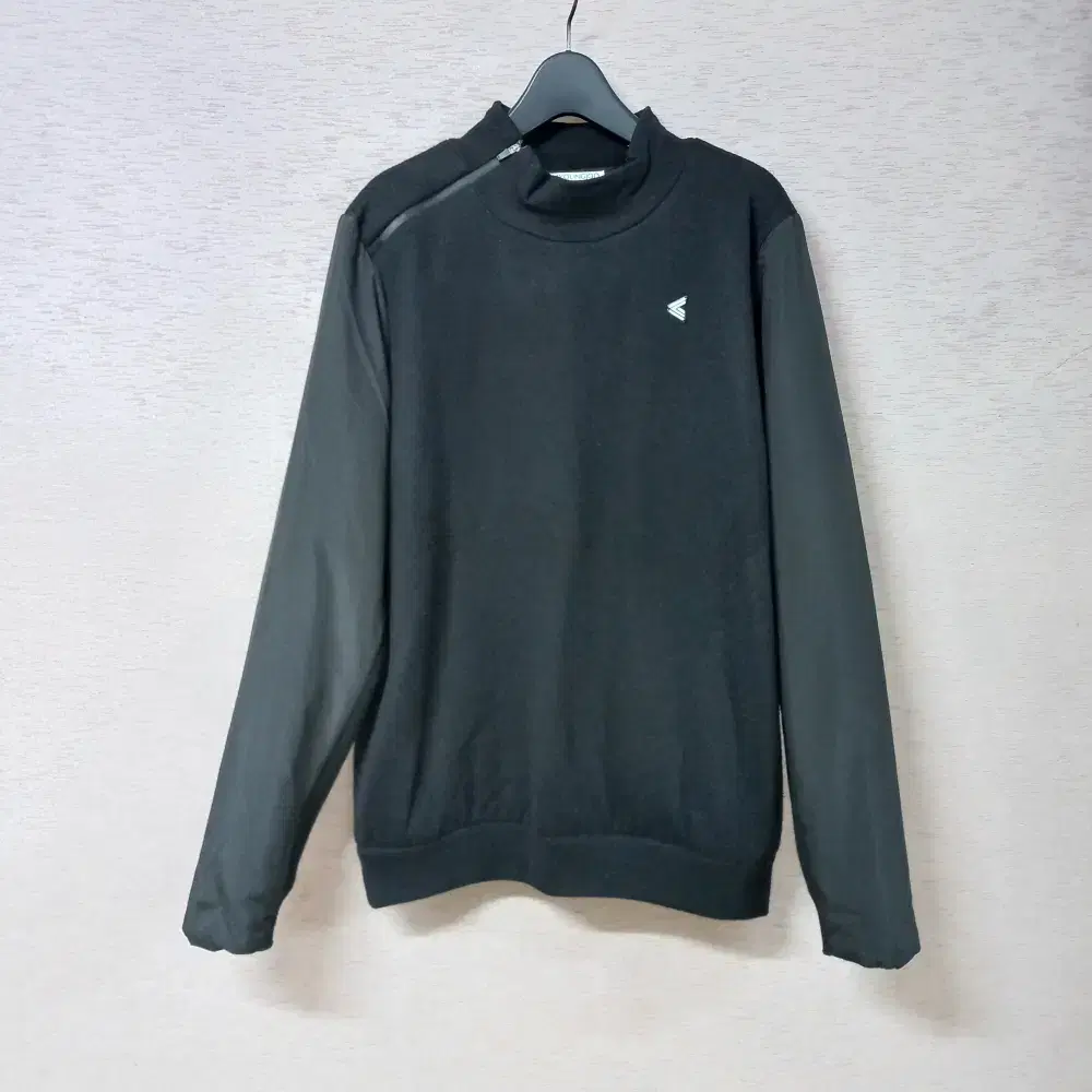 11-23/Young Zuu KimGolf black paddedColored cashmere blended knit men