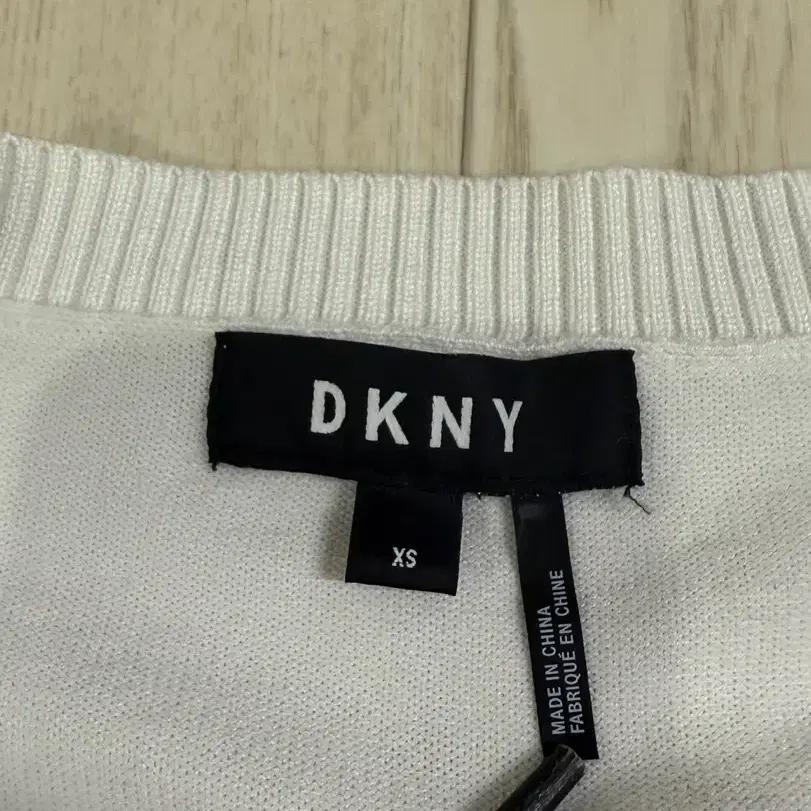 DKNY 도나카란뉴욕 여성용 트라페제 니트 스웨터