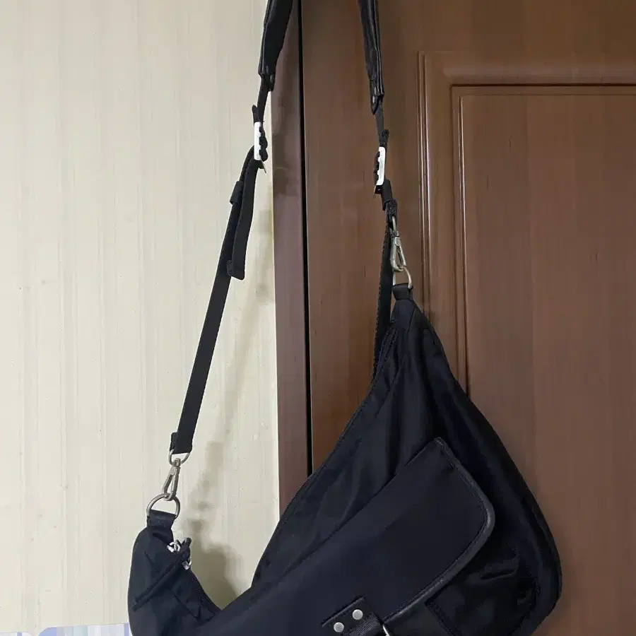 메종미네드 BUCKLE STRAP HOBO BAG 가방