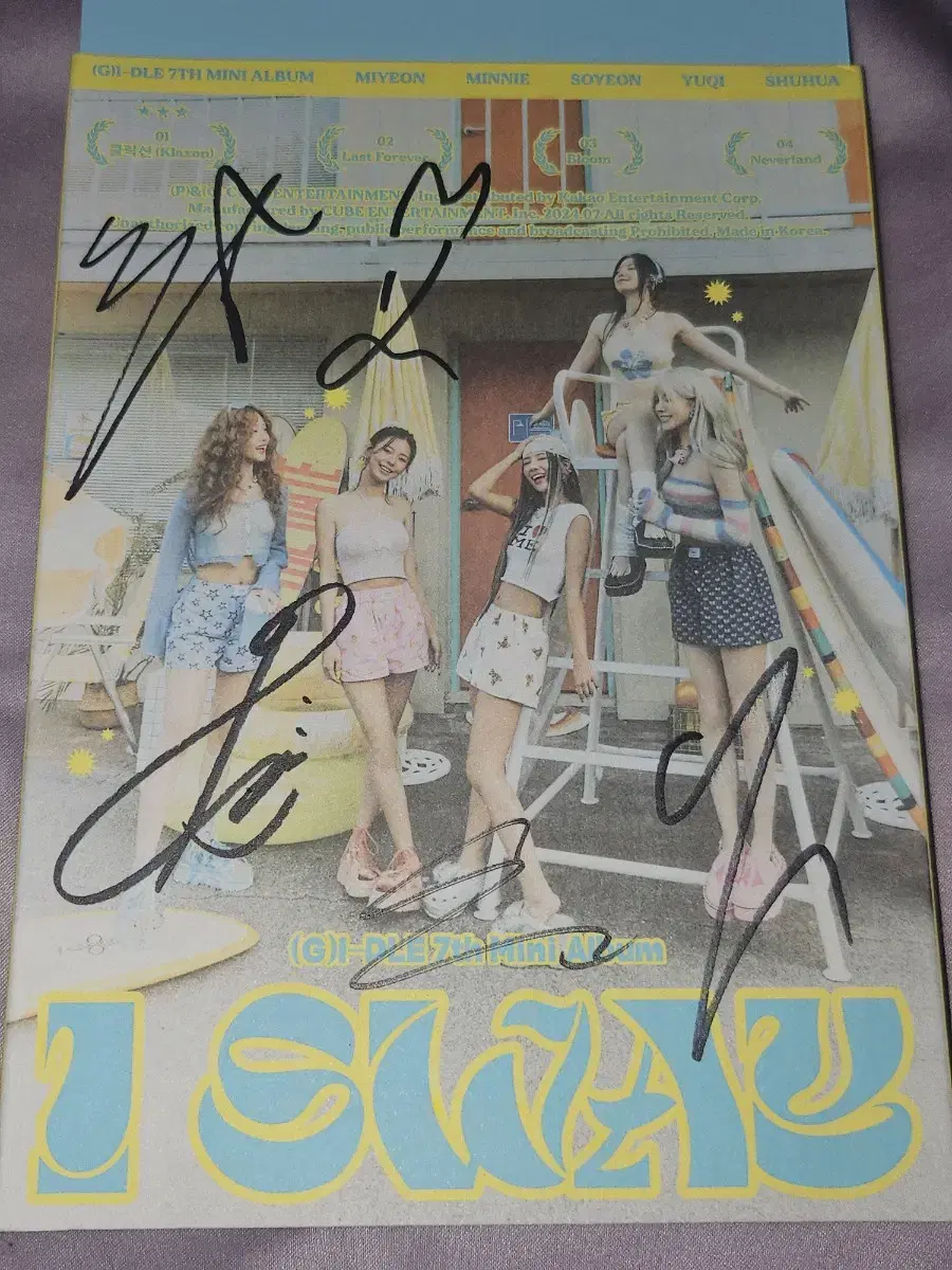 Gidle's album BM signed by the artist.