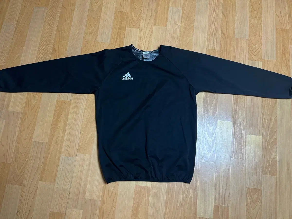 Adidas sweatshirt top and bottom set M (size 95)