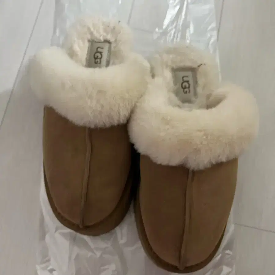 정품 어그 UGG 240 디스케트 팔아요