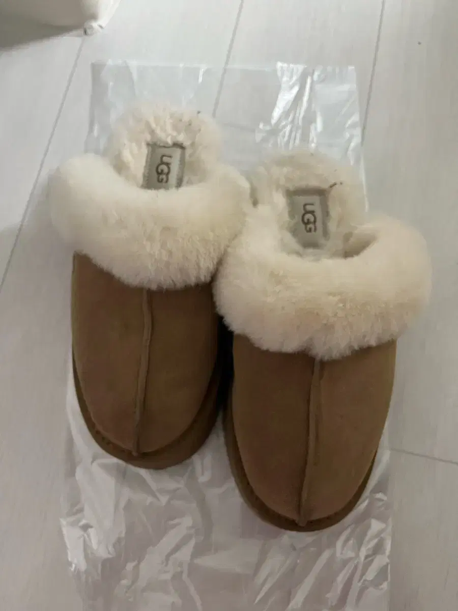 정품 어그 UGG 240 디스케트 팔아요