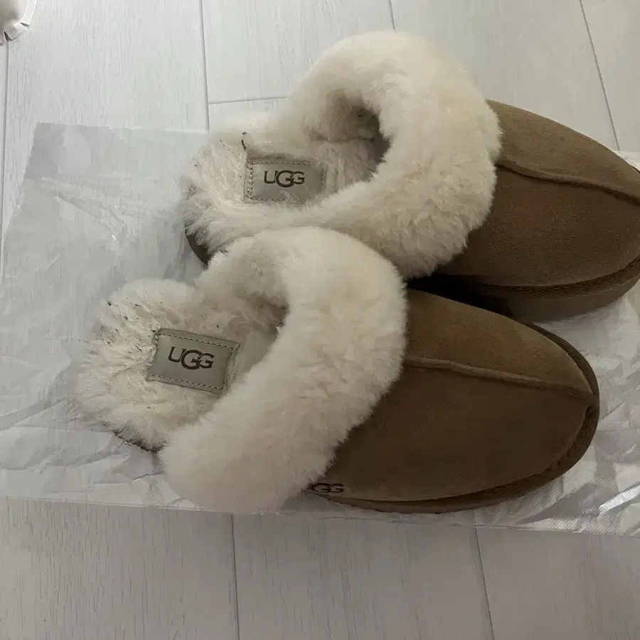 정품 어그 UGG 240 디스케트 팔아요