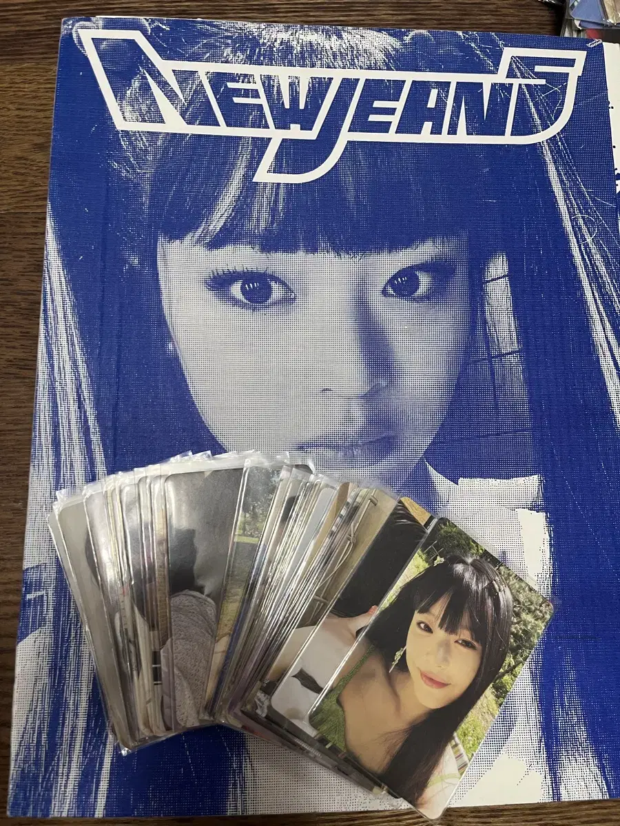 New Jeans Hanni Blue Book + 30 Photocards