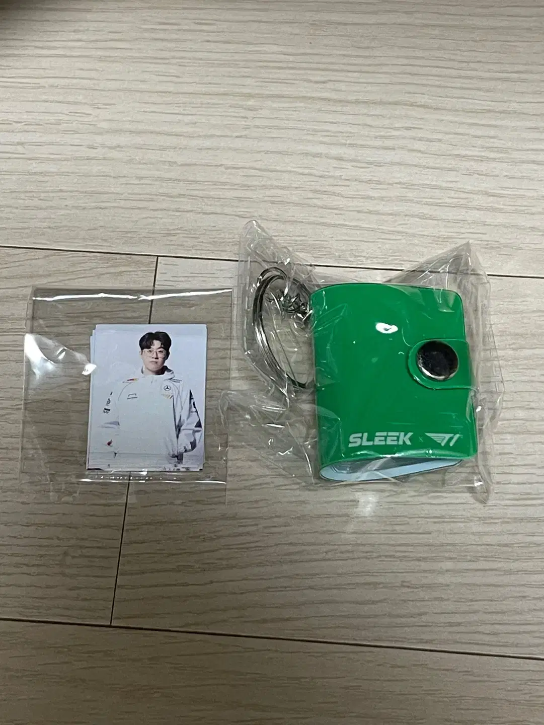 T1 SLEEK photocard Photo Album Keyring