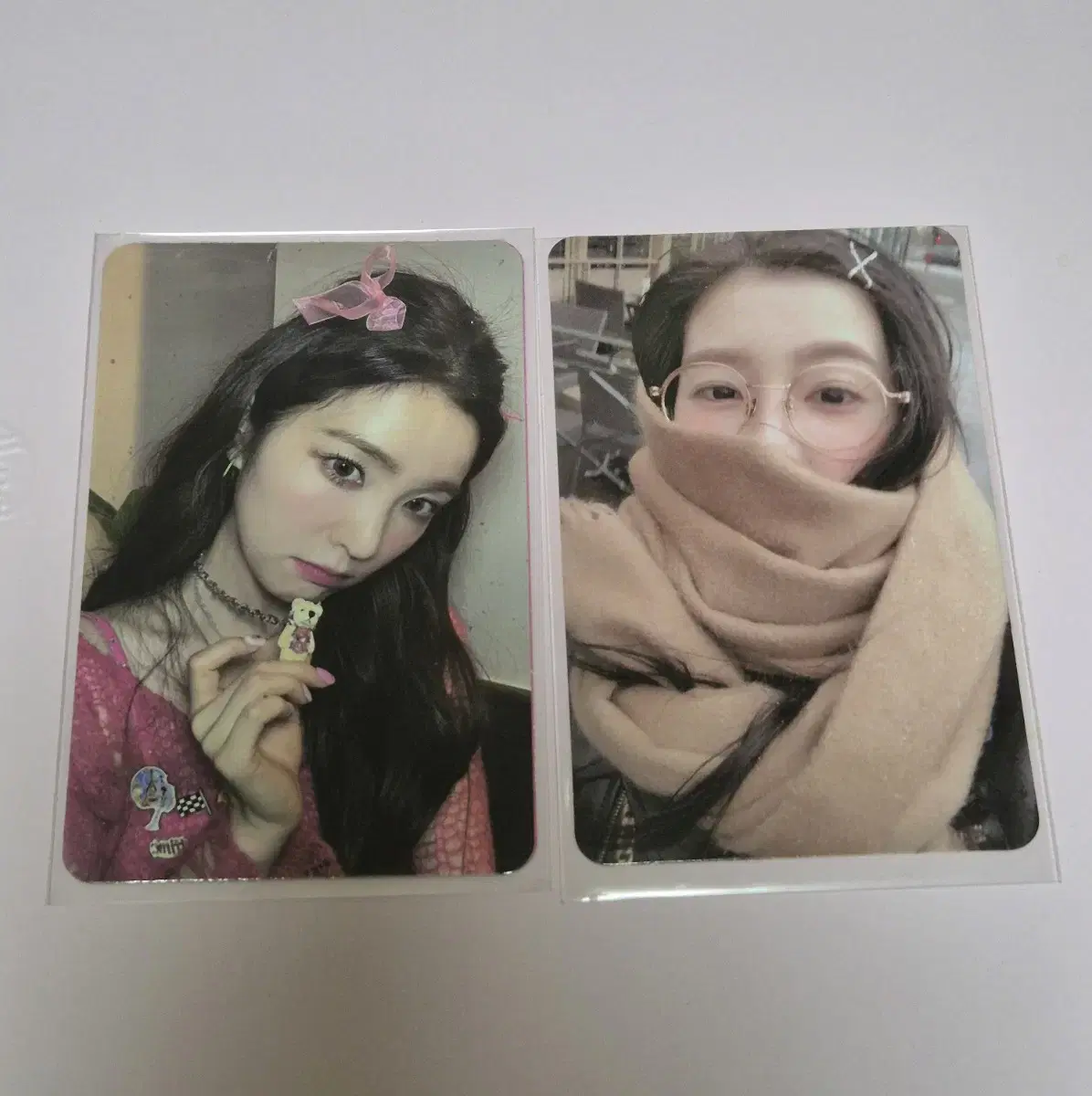 Red Velvet irene sells photo cards.