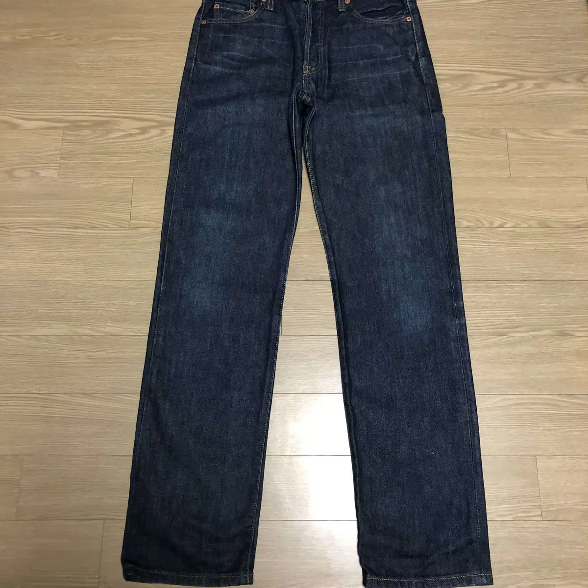 30) 00's Levi's 501 Straight Fit Medium Blue Rigid Denim