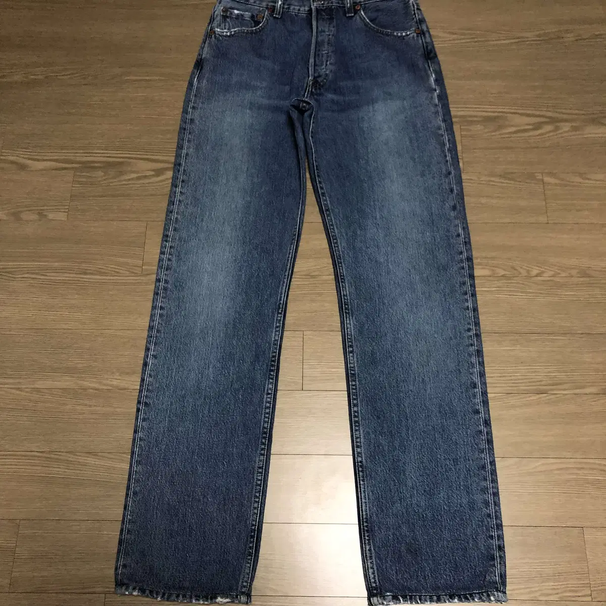 30) 90's Levi's 501 Straight Fit Light Blue Denim