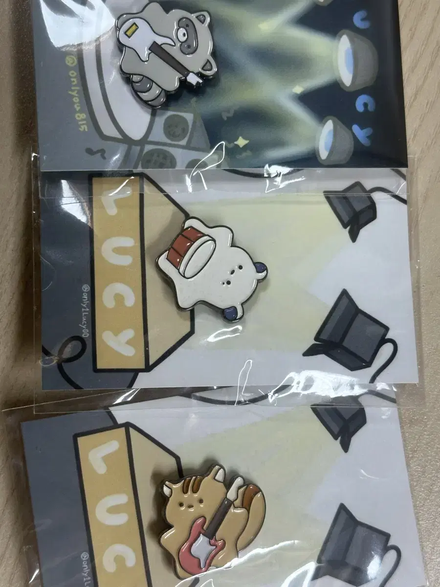 (below cost) lucy Badge Animal Metal Metal Badge WTS