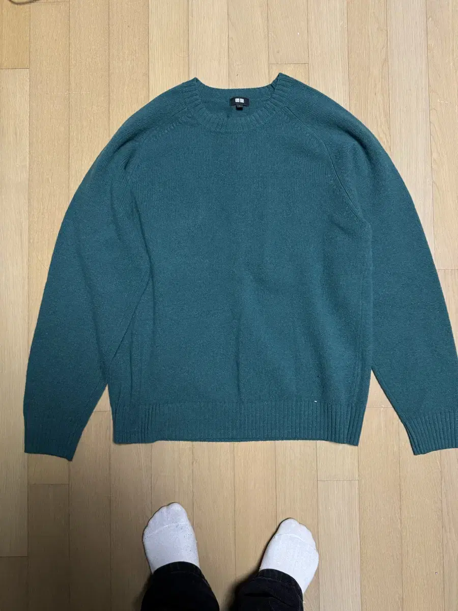 Uniqlo Lambswool Crew Neck Knit Green