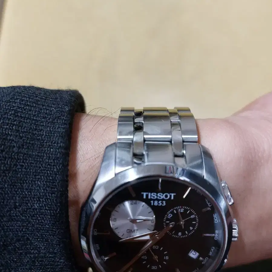 티쏘 꾸뜨리에 GMT 외눈박이 검판