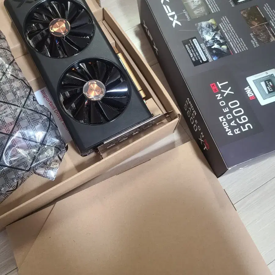 그래픽카드 xfx rx5600xt 풀박스 팝니다. rtx2060급