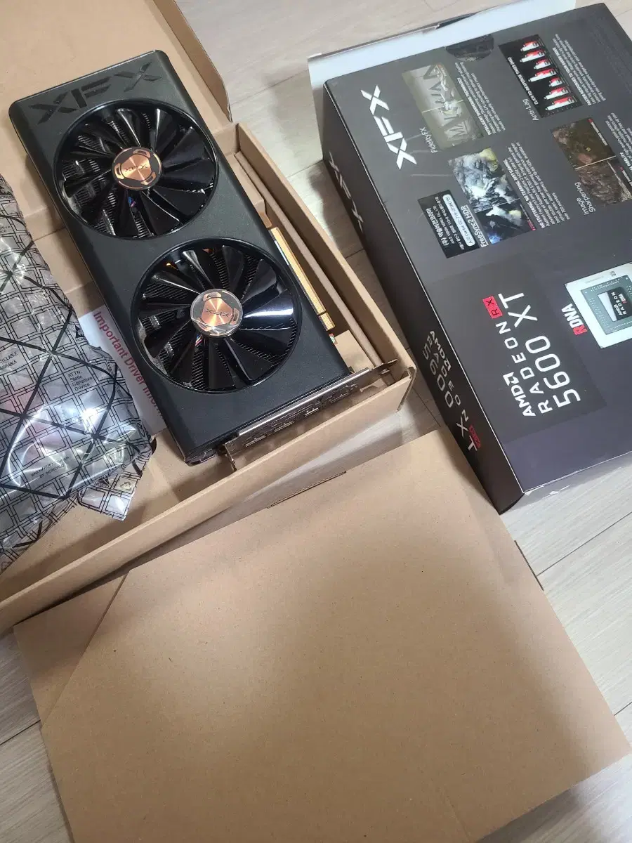 그래픽카드 xfx rx5600xt 풀박스 팝니다. rtx2060급