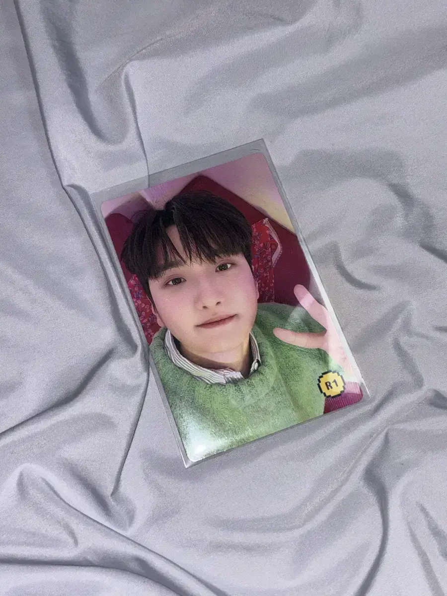 Lucy shin gwangil R1 Minerals Insertcoin Inco album photocard Alpo PhotoCard