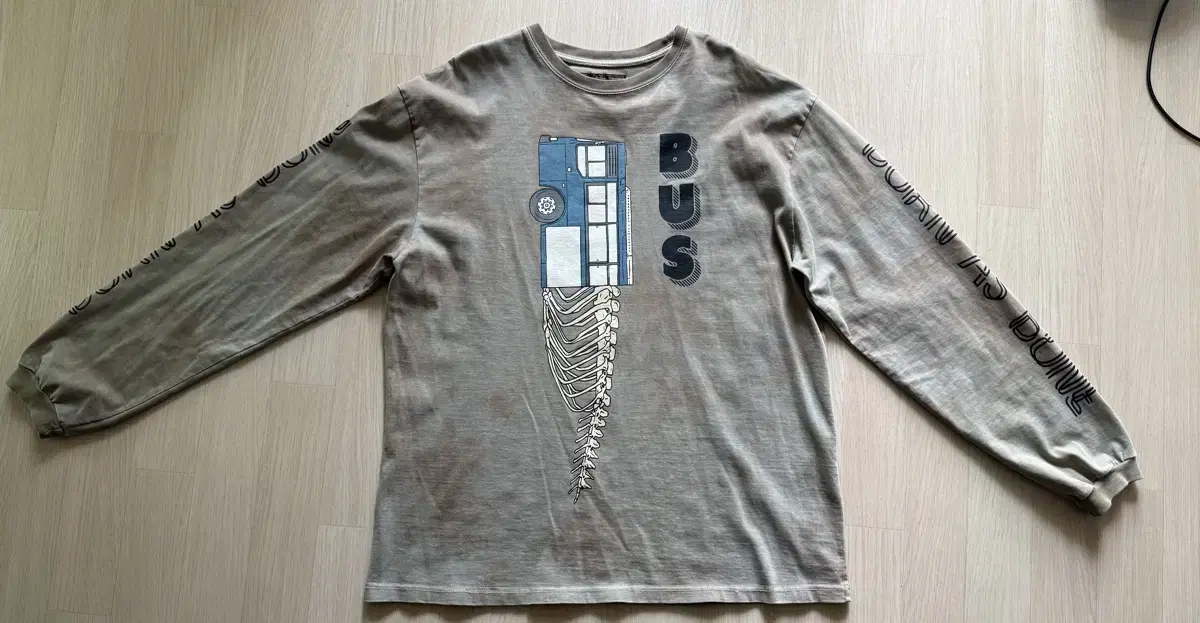 [2] I'm selling my Something One Life BUS vintage long sleeve.