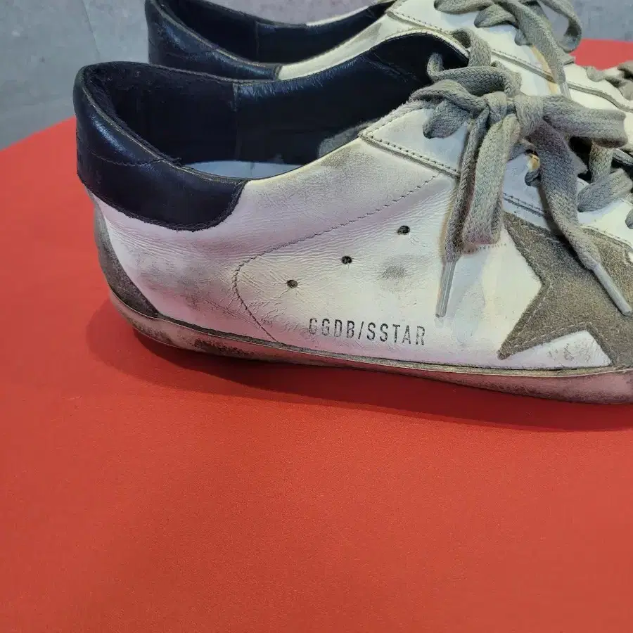 GOLDEN GOOSE 플래그 쉽! 스니커즈.SUPER STAR