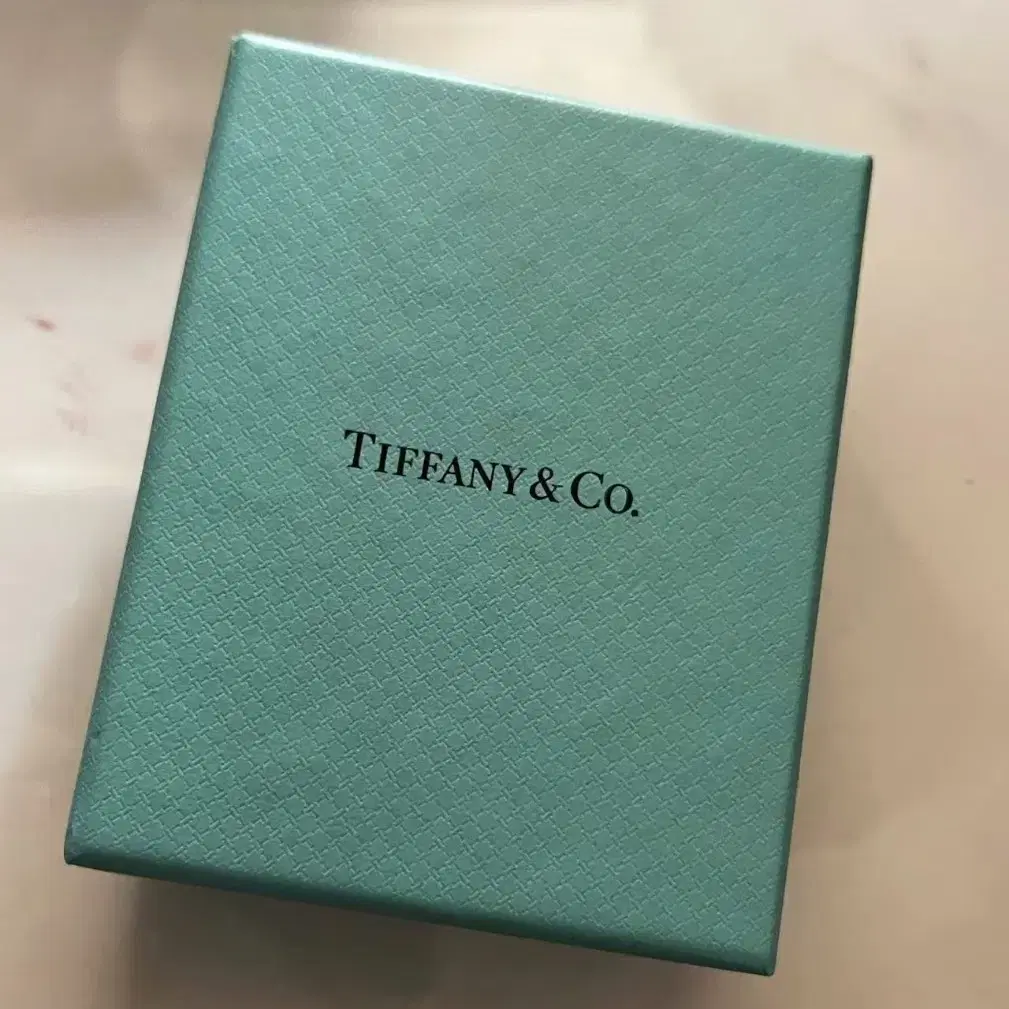 TIFFANY & CO. T시리즈 미소 장식 목걸이