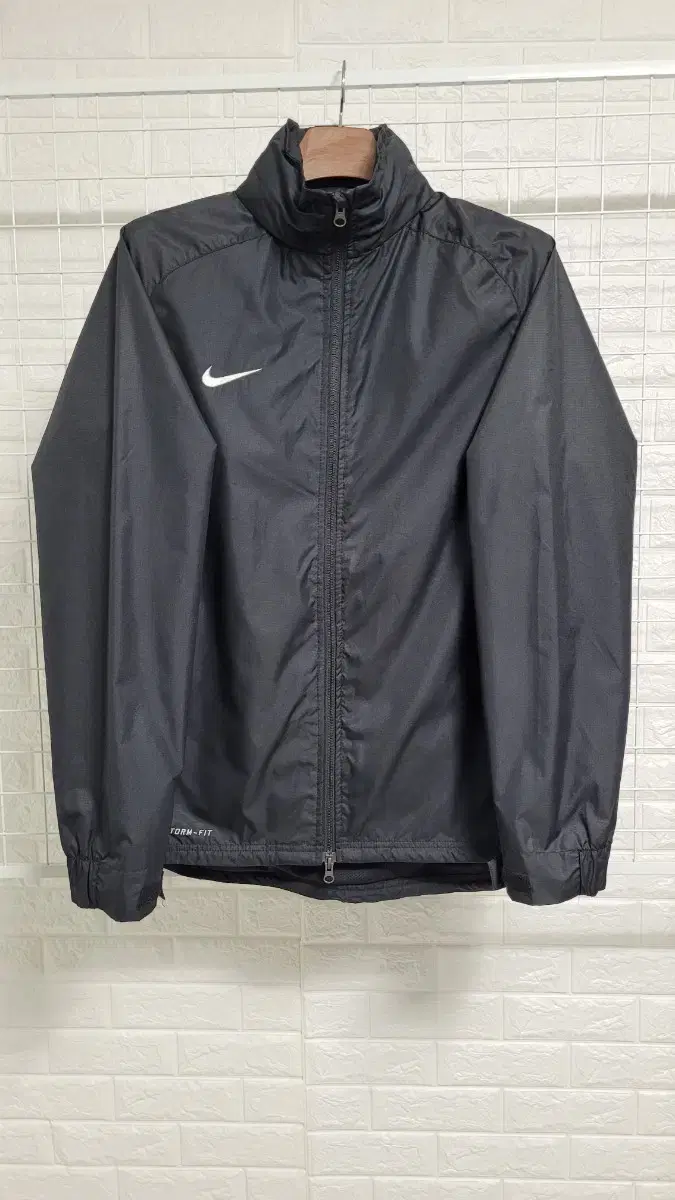 [L]NIKENike BlackXWhiteSwoosh Two-Way Zip Storm Fit Windbreaker Jacket L