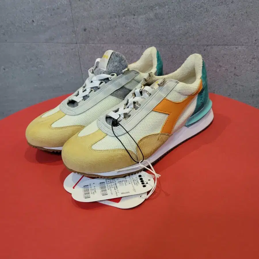 DIADORA HERITAGE. 스니커즈. 32.9만템!