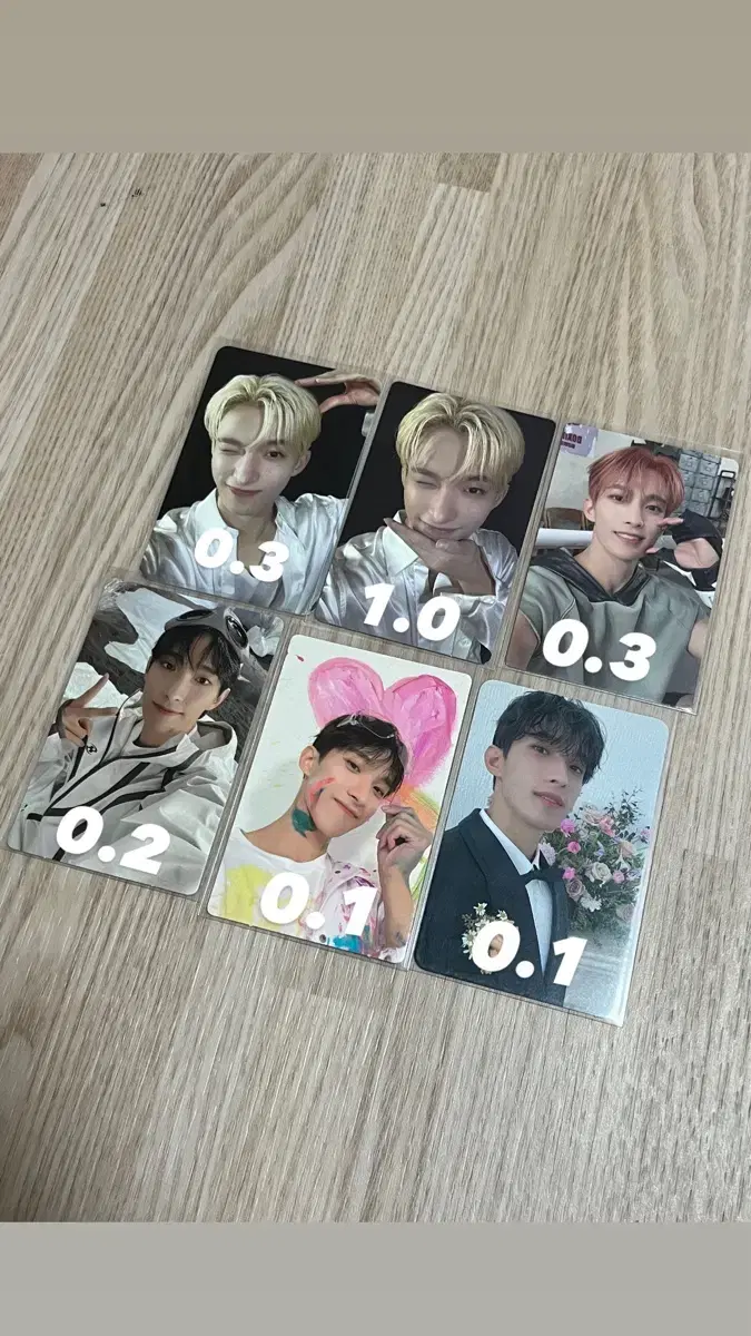 Seventeen dk sells photo kards