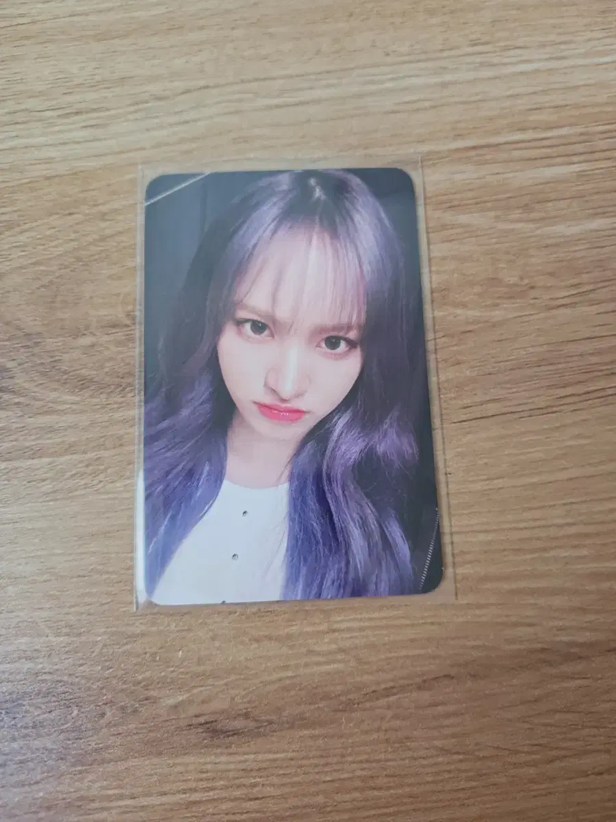 Liz Switches with muu unreleased photocard