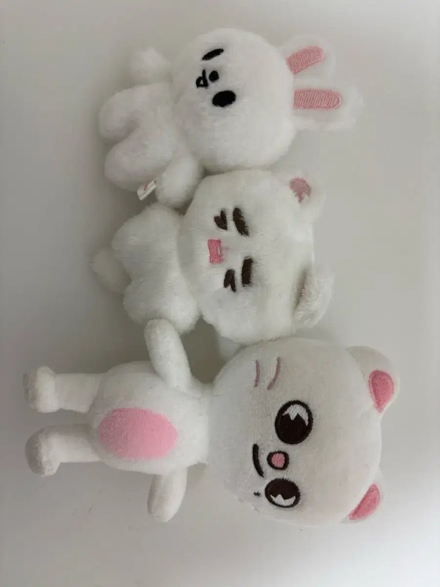 I sell skz dolls, skzoo, leavitt, and jini,