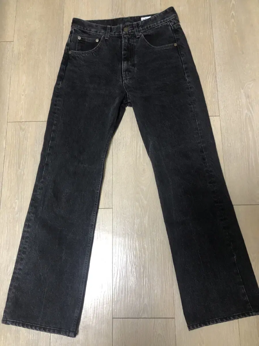 I'm selling my modnine MOD7s black jin size 29.