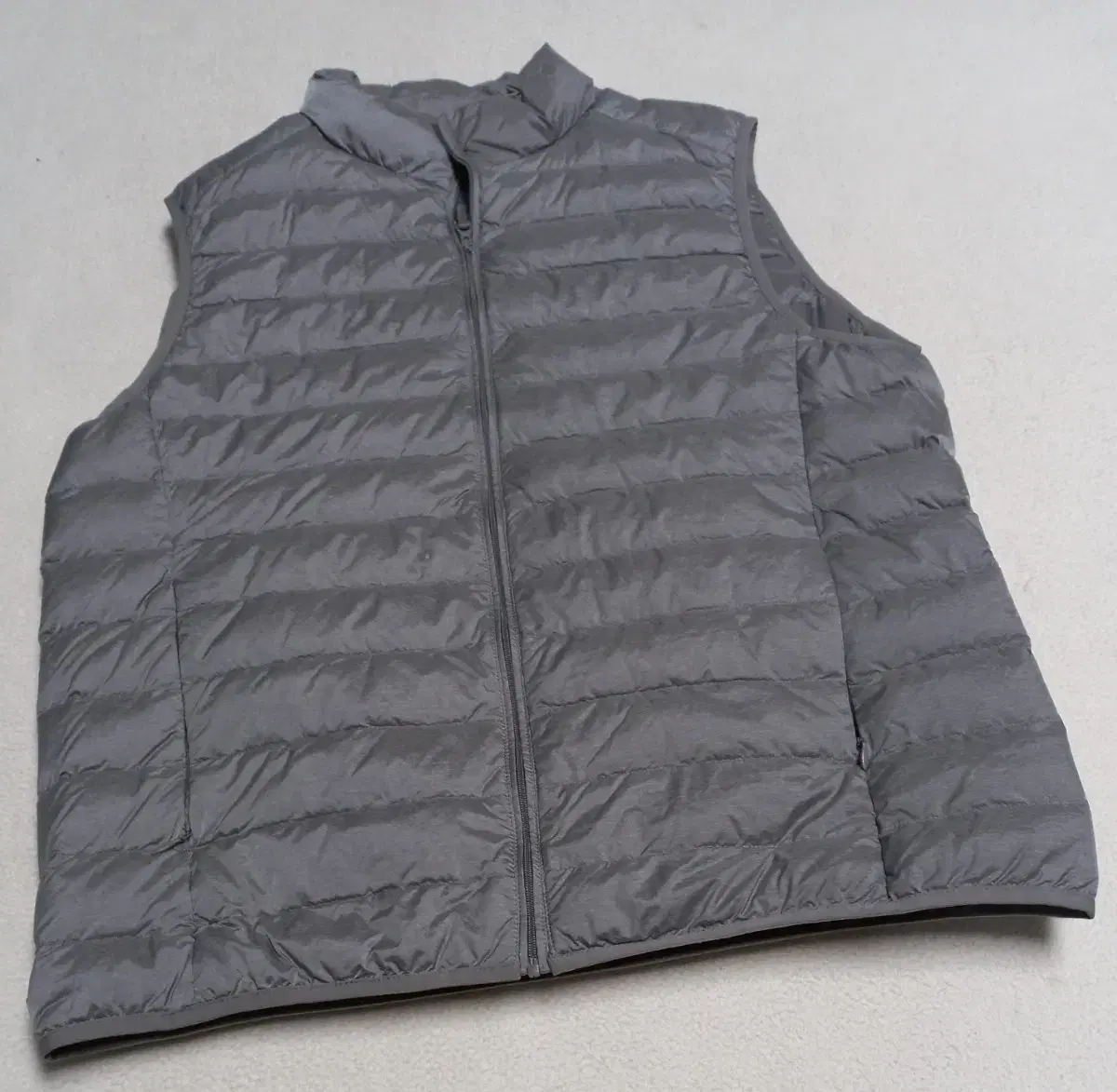 Uniqlo Duck Lightweight Padded VestL100