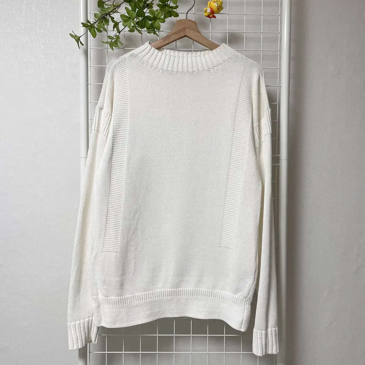 Junji Round Knit Ivory WK-0082