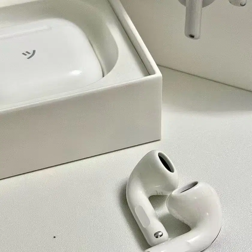 APPLE Airpods 4세대 반 송이형 무선 노이즈 감소 헤드폰