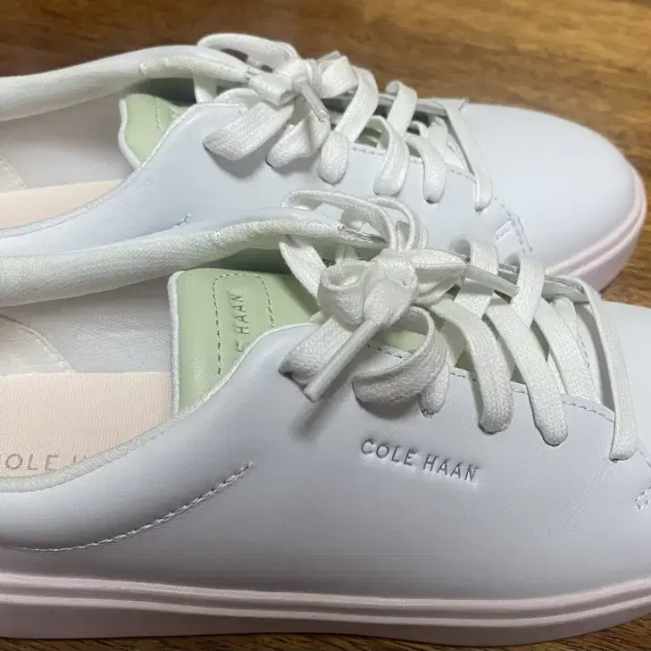 콜한 Cole Haan 여성 가죽 스니커즈 37.5