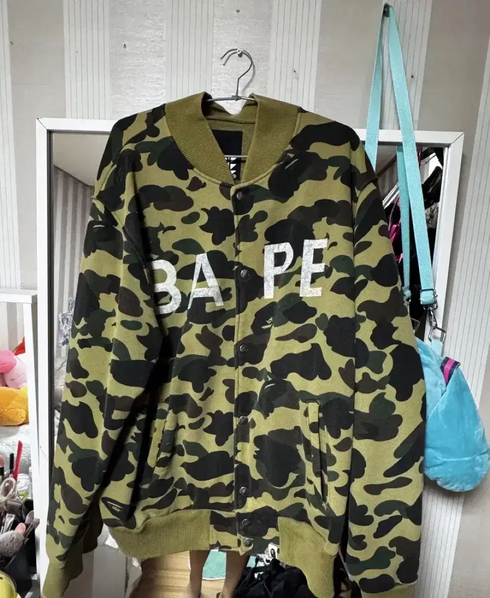 L-XL) Vape Varsity Jacket Camo Green