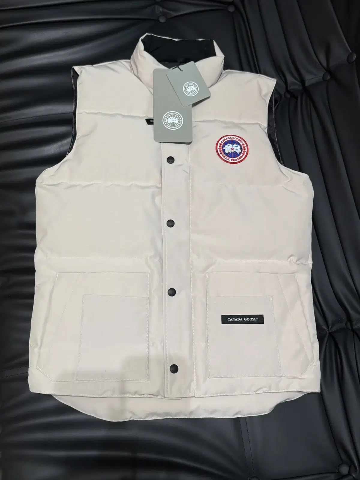 Canada Goose Winter Wapan Logo White Jacket Padded Vest