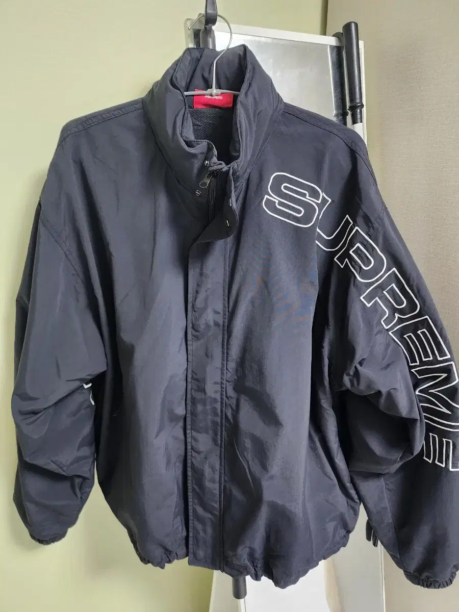 (M)24fw Supreme Spellout Track Jacket